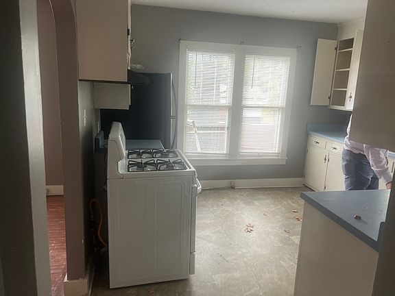 5th image of 1625 Catherine Dr #B