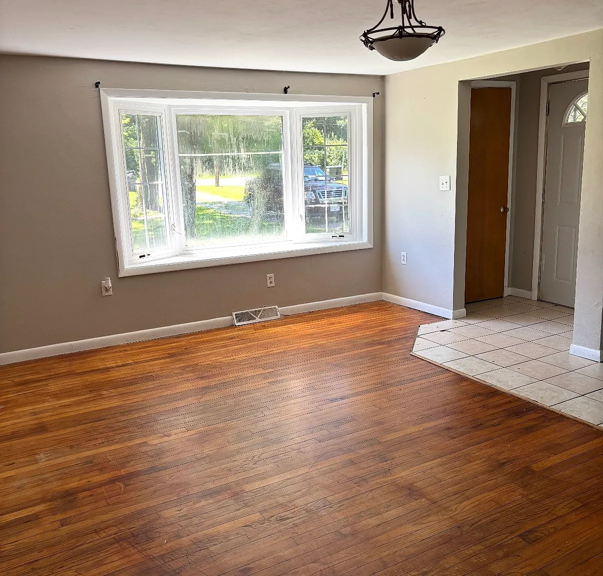 3 bed, 1305 sqft, $1,395 — Photo 3