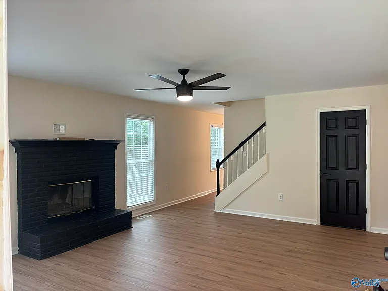 135 Suffolk Dr — Photo 4