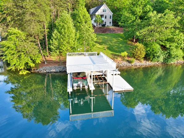 108 Pebble Brook Ln, Moneta, VA 24121