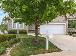 116 Hawthorne Lake Dr, Bloomington, IL 61704