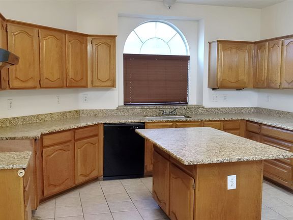 4th image of 707 E Grubb Dr