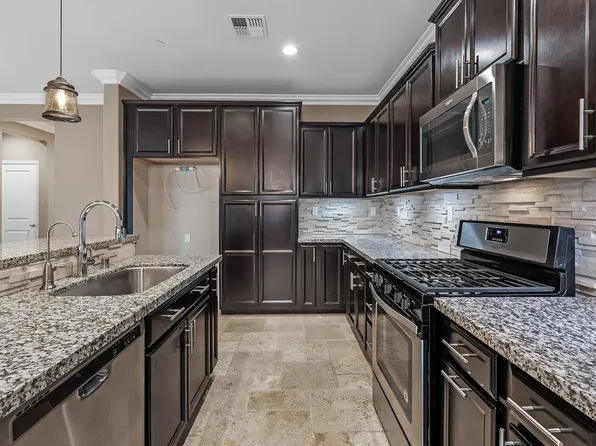 1124 Cabrillo Dr, Hollister, CA 95023