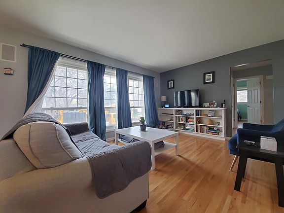 4th image of 2426 23rd Ave NW