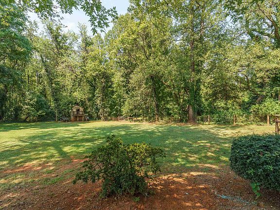 5th image of 2912 Scottsville Rd