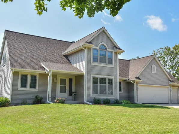 W71N1073 Leicester AVENUE, Cedarburg, WI 53012