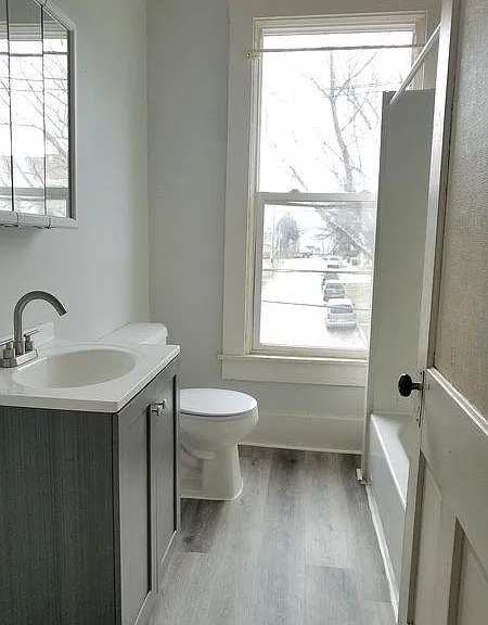 707 W 4th St #3 — Photo 3