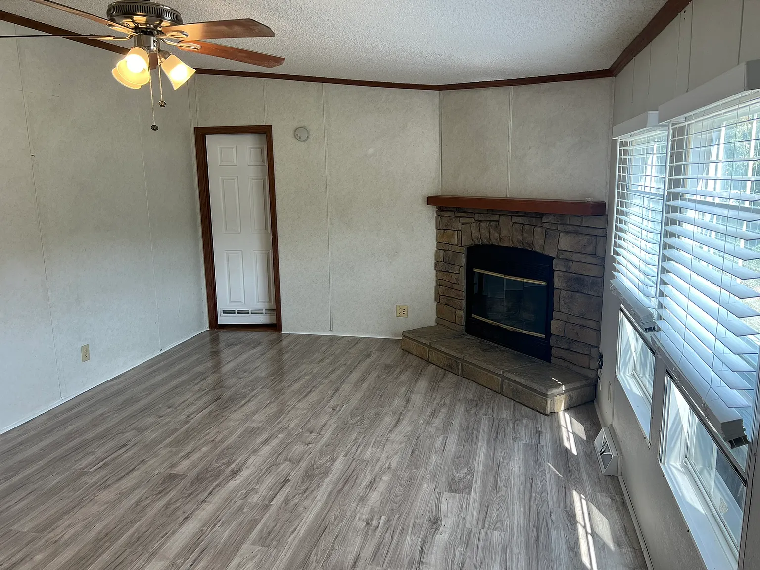 3 bed, 1600 sqft, $1,595 — Photo 2