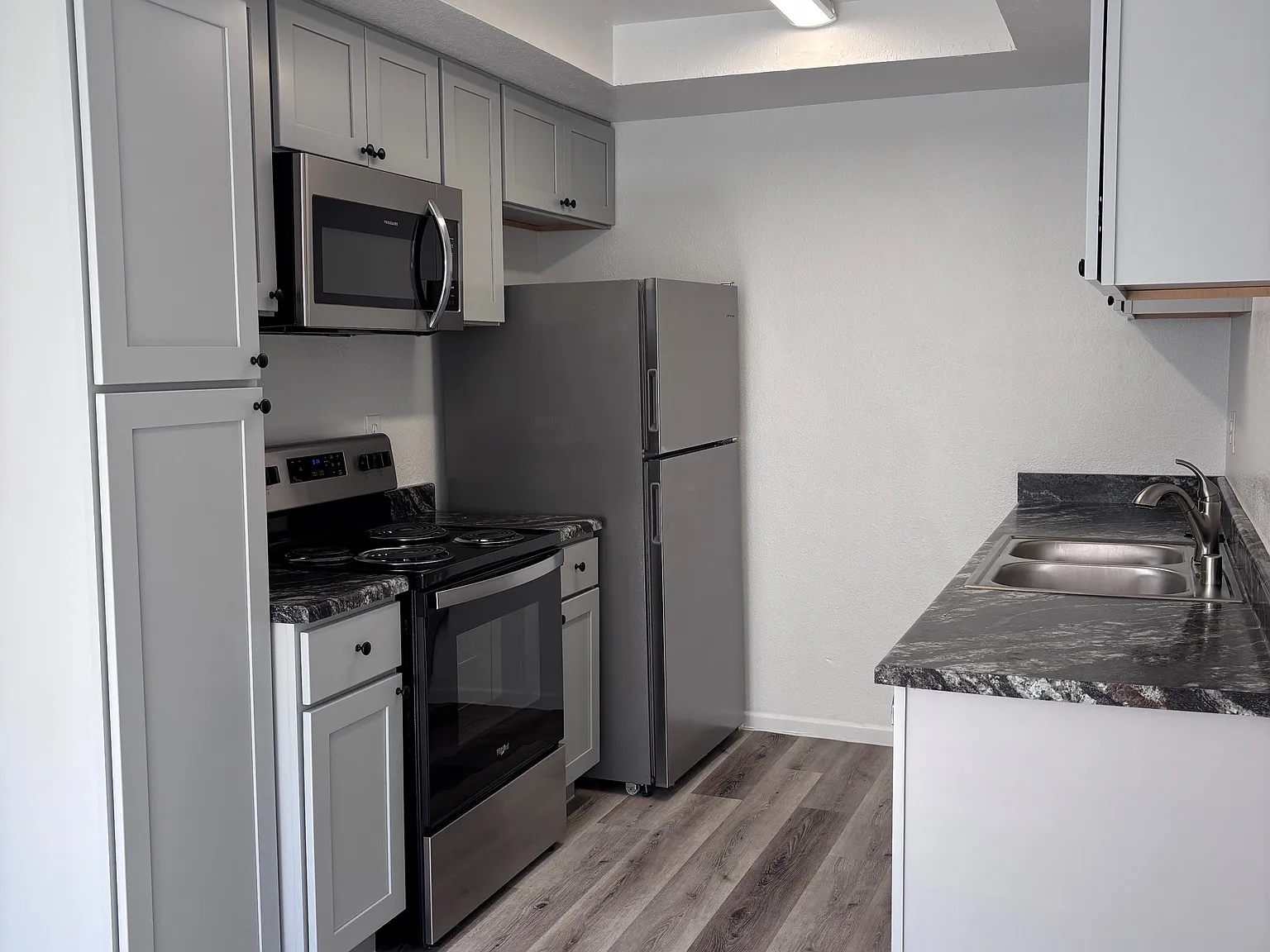 2 bed, 1.5 bath, 980 sqft, $1,634 — Photo 1