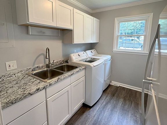 5th image of 247 N Oak St