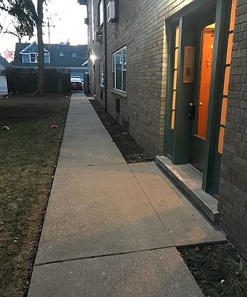 3rd image of 220 S Oak Park Ave APT 1