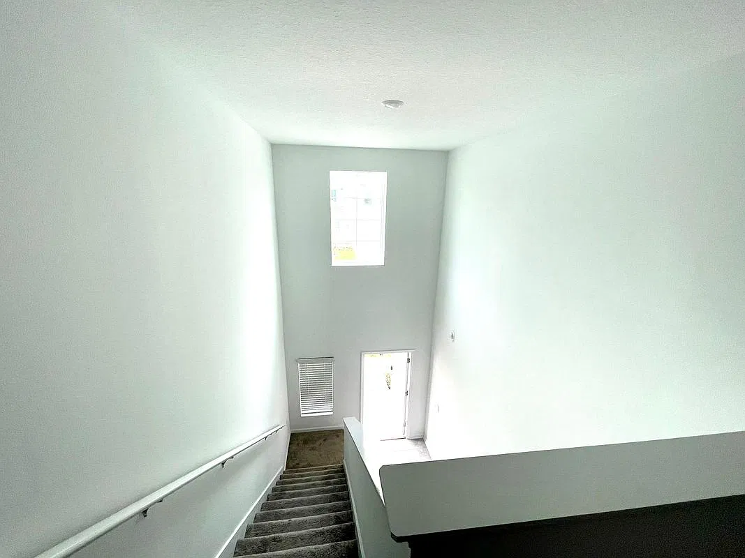 5 bed, 2.5 bath, 2370 sqft, $2,600 — Photo 2