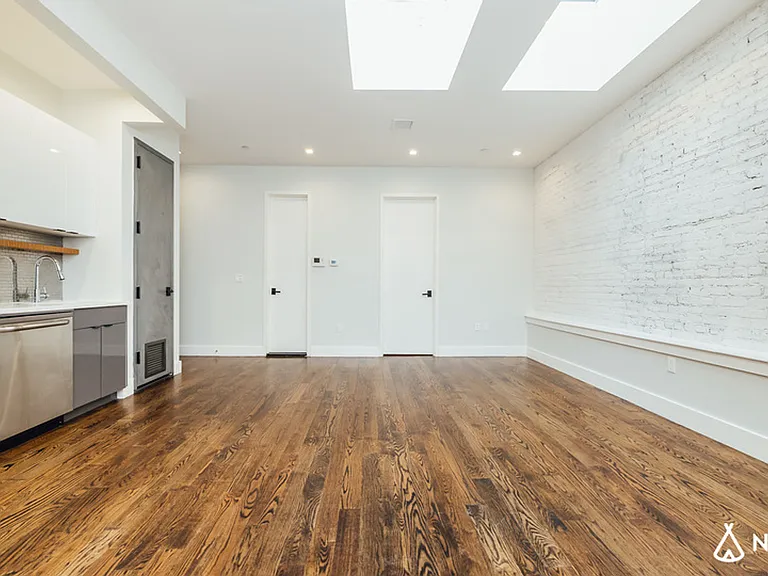6015 Myrtle Ave #L — Photo 4