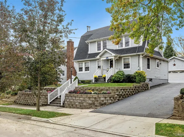 34 Davis Road, Port Washington, NY 11050