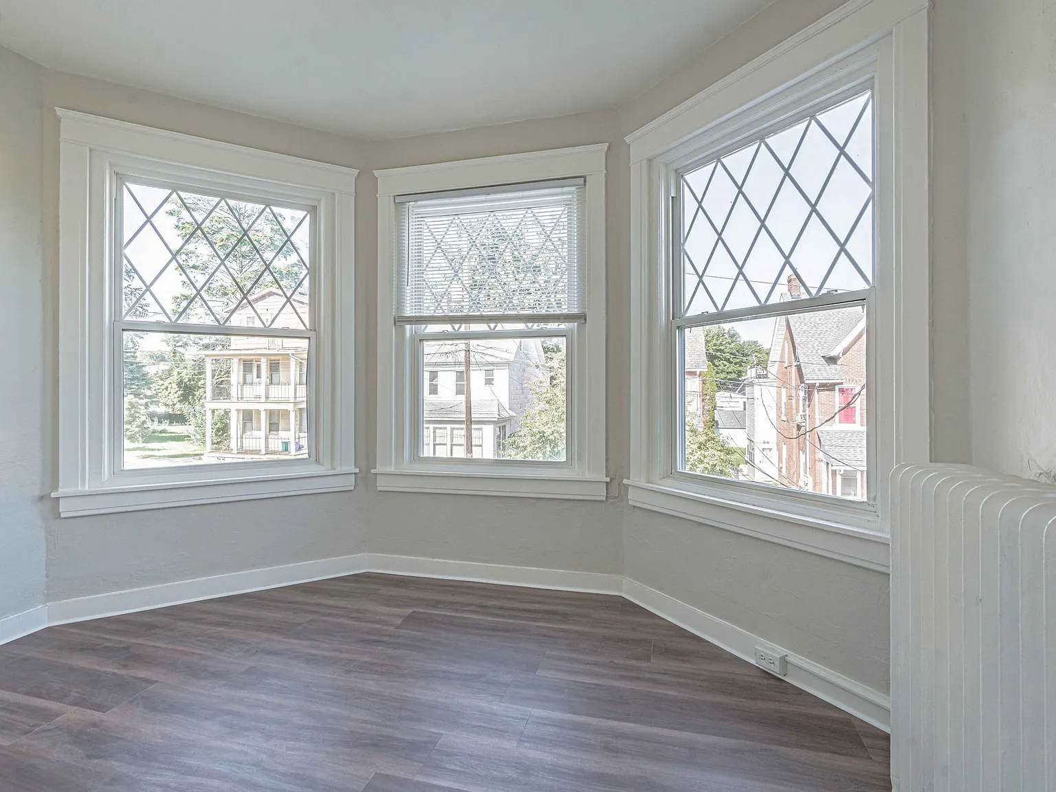 712 4th Ave — Photo 3
