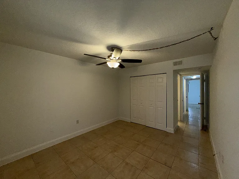 1554 University Ln #301 — Photo 8