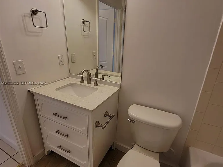 1300 NE 109th St #405 — Photo 11