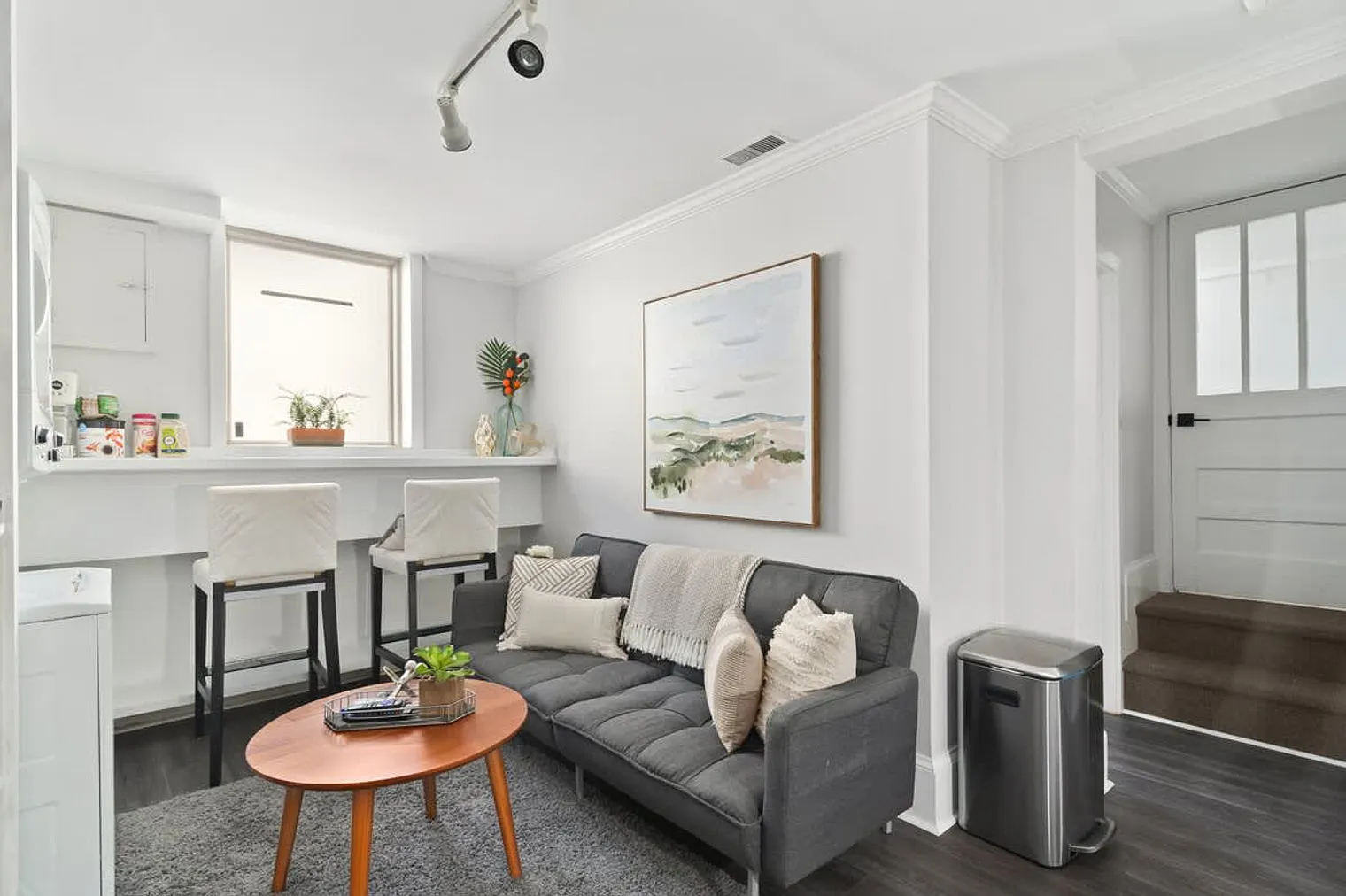 1 bed, 1.0 bath, 344 sqft, $1,284 — Photo 3