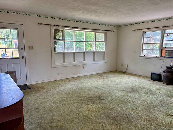 5th image of 328 Ashley Dr