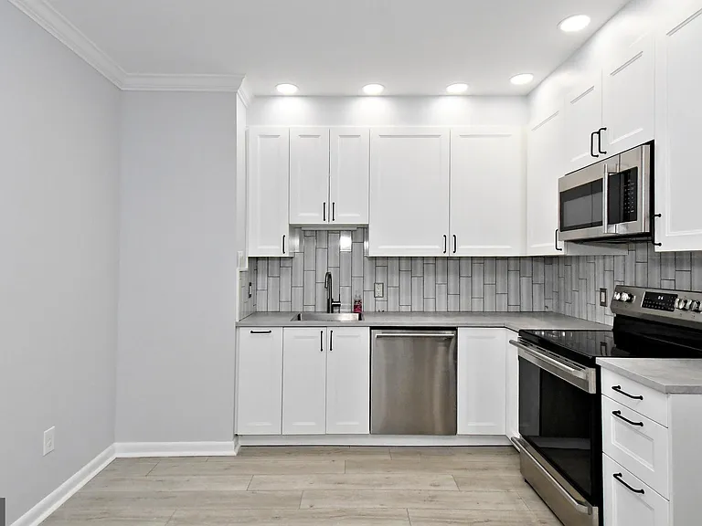 137 S 3rd St #B — Photo 16