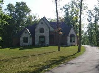 5908 Turnberry Dr, South Lyon, MI 48178
