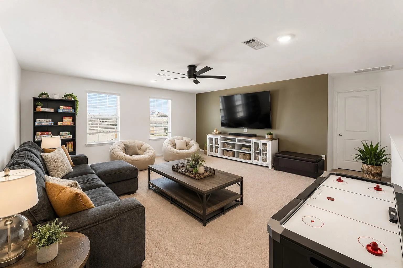 4 bed, 2.5 bath, 2650 sqft, $2,695 — Photo 1