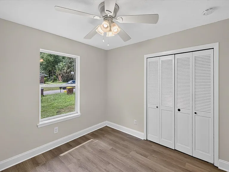 213 Amellia Pl — Photo 13
