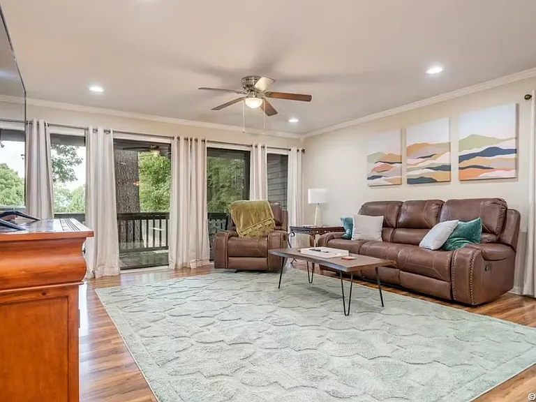 200 Hamilton Oaks Dr #J2 — Photo 4