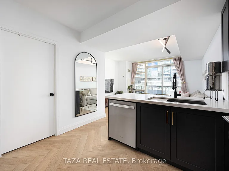 10 Navy Wharf Ct #1705 — Photo 3