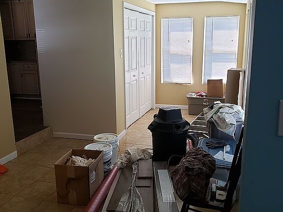 sunroom w/laundry 