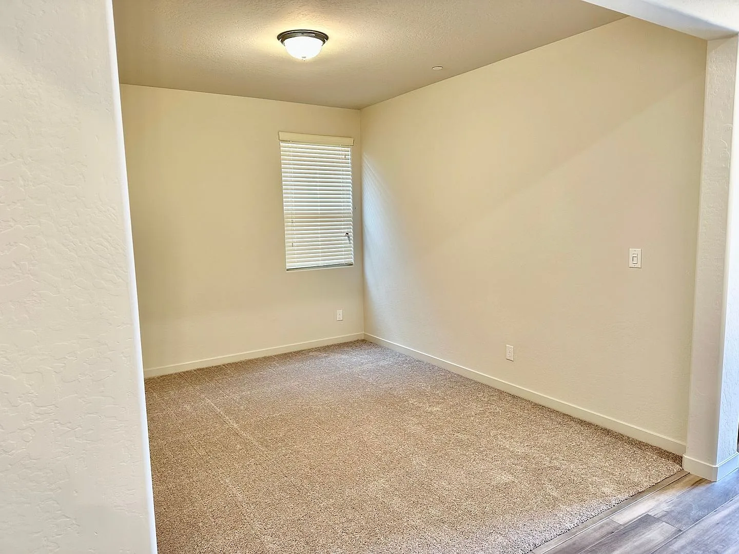 Newer 3 Bedroom, 2 Bathroom home available now — Photo 4