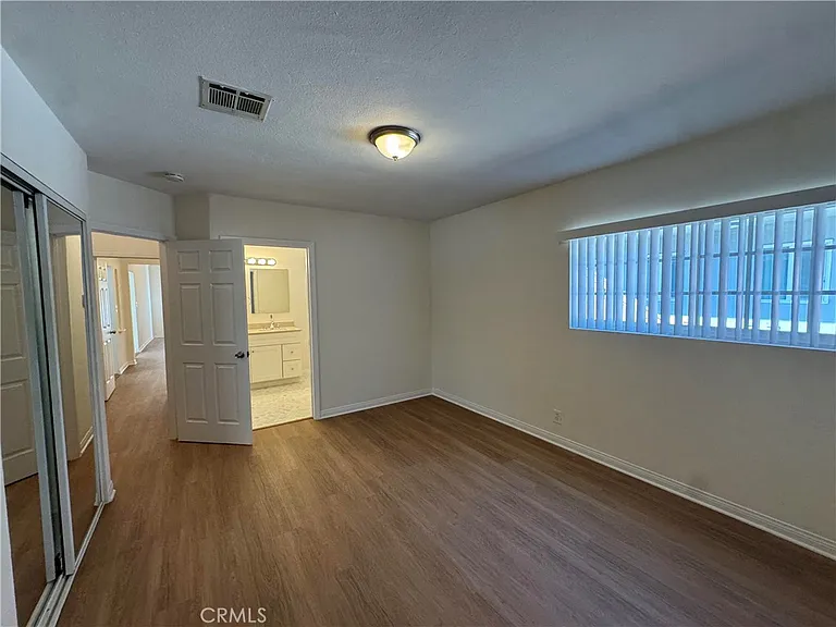 1130 Spazier Ave — Photo 7