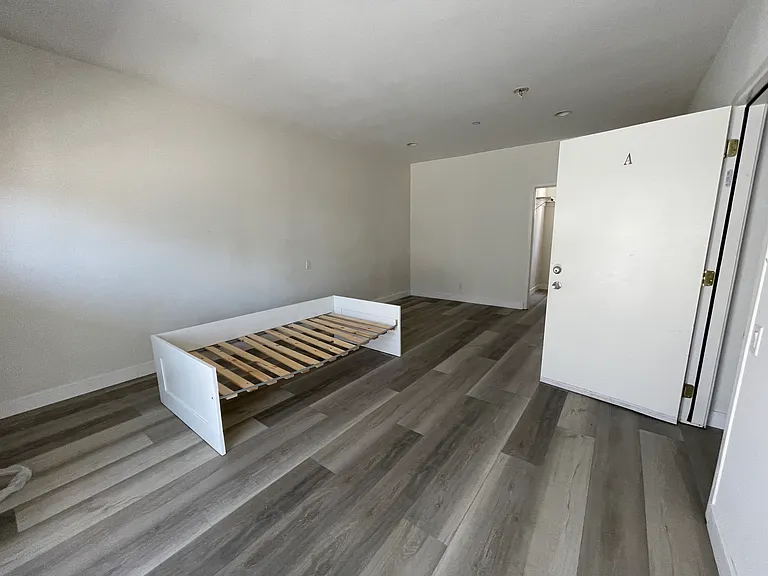 1188 W 36th Pl — Photo 5