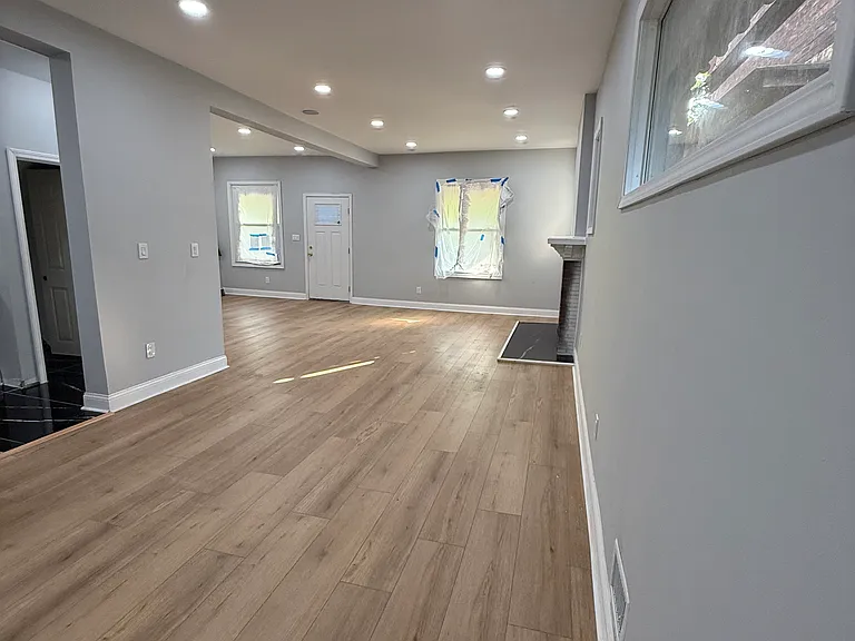 1496 Montclair St — Photo 11