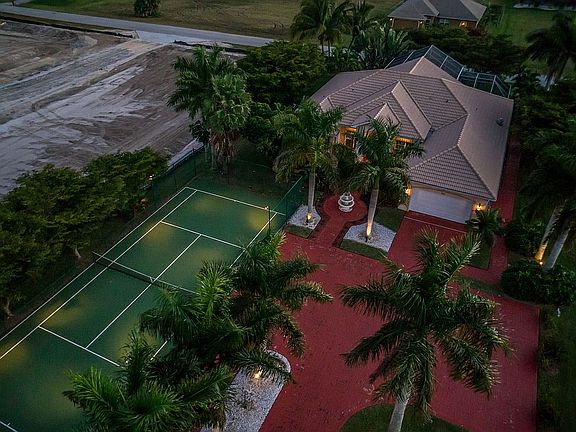 2nd image of 1904 Cape Coral Pkwy W