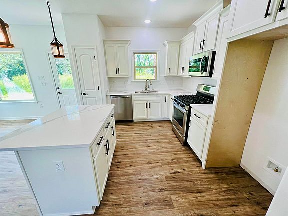 5th image of 4398 Oaks Royal Dr