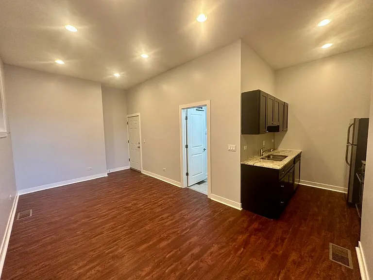 2942 W Montrose Ave #2944-1 — Photo 11