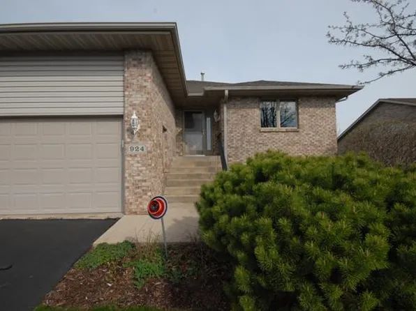 924 High Point Dr, Rockton, IL 61072