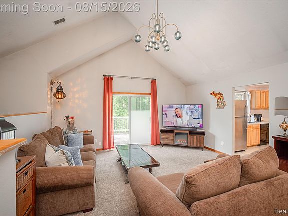 5th image of 361 Marigold Cir
