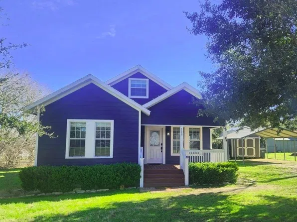 220 E Fisrt St, Shiner, TX 77984