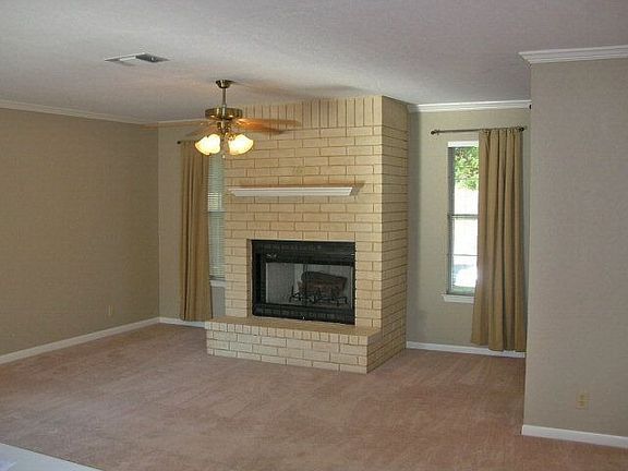 4th image of 1004 Henrietta St