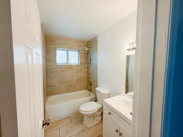 1555 NE 148th St — Photo 5