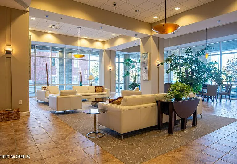 Grand lobby/ entrance. Perfect to gather with friends or host an informal, meeting.