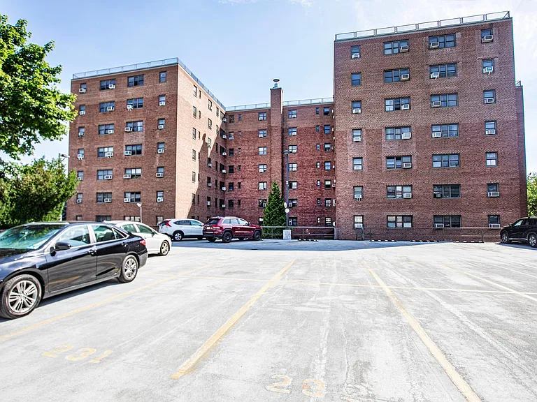 208 Anderson St #S2F — Photo 23