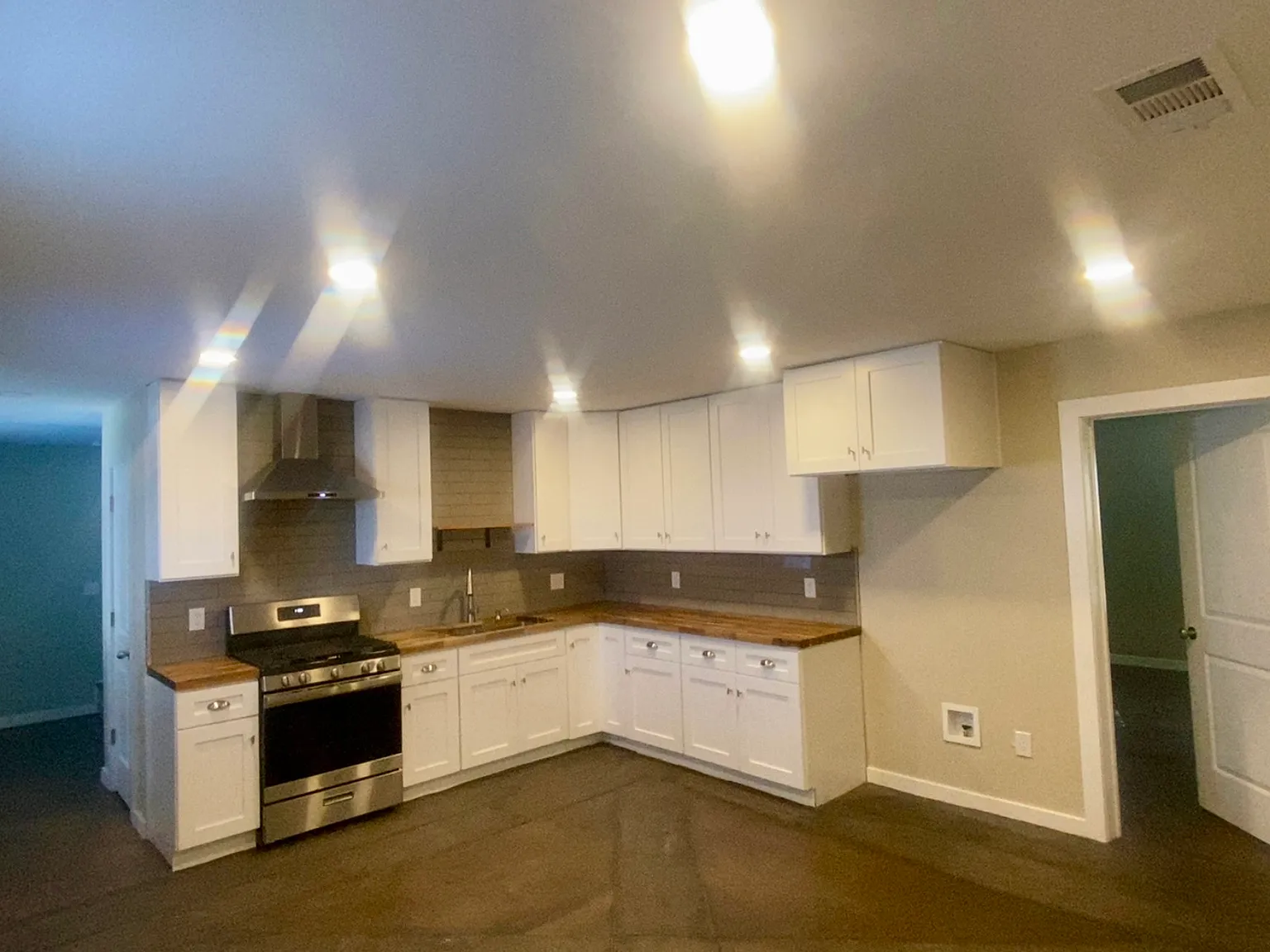 3 bed, 1920 sqft, $2,500 — Photo 2