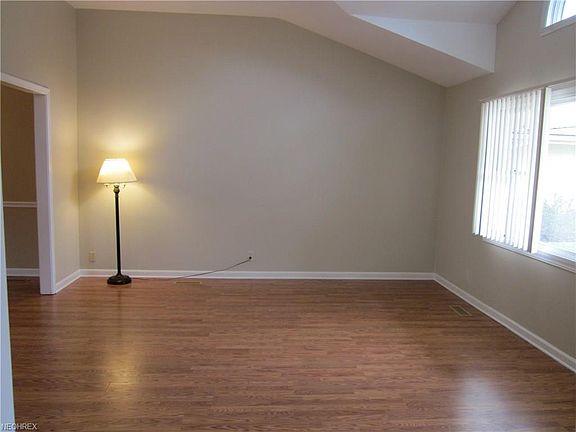 4th image of 25128 Mitchell Dr