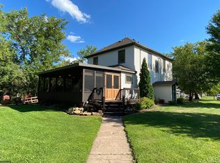1208 Creekwood Dr, New Richmond, WI 54017