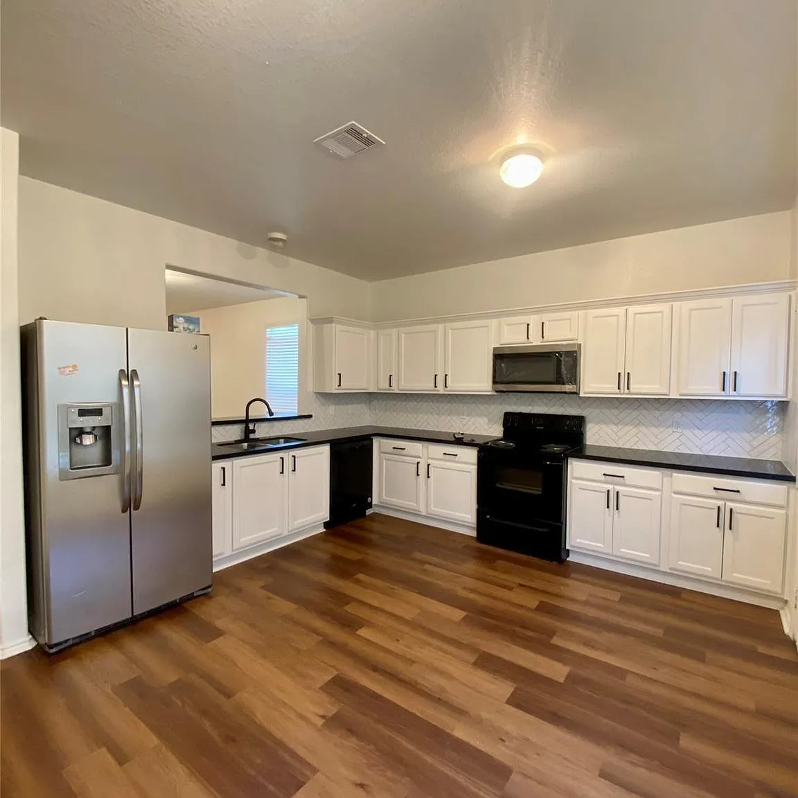 3 bed, 2.5 bath, 1440 sqft, $1,700 — Photo 2