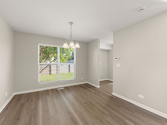 4th image of 568 Rebecca Ln