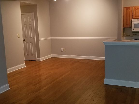 4th image of 1075 Peachtree Walk NE Unit A203